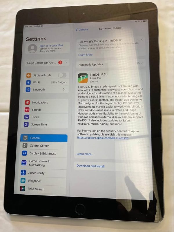 iPad 6th, 32 GB with WiFi