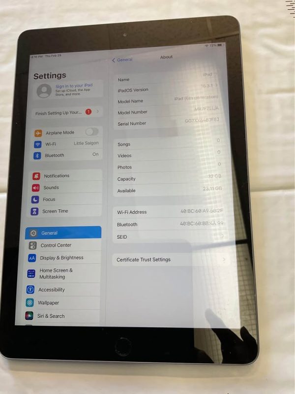 iPad 6th, 32 GB with WiFi