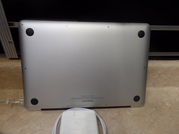 Mint Condition Apple MacBook Pro (Retina) 13 inch Laptop - ME662LLA