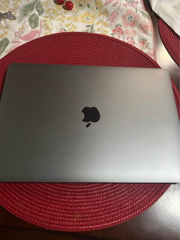 Apple MacBook Air 13.3 inch laptop-space gray- M1 chip - Apple intelligence - 8GB RAM - 256GB storag