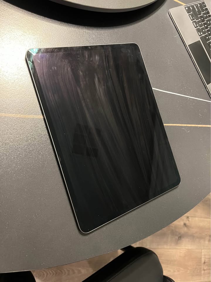 iPad Pro 12.9-inch, 256 GB, 5th Generation, Wi-Fi ONLY 3 iPad Pro 12.9-inch, 256 GB, 5th Generation, Wi-Fi ONLY