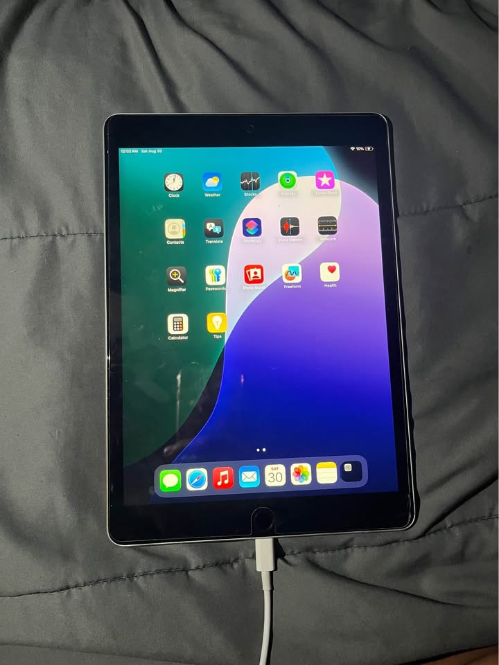 Ipad 9th gen and Apple Pencil 1 Ipad 9th gen and Apple Pencil