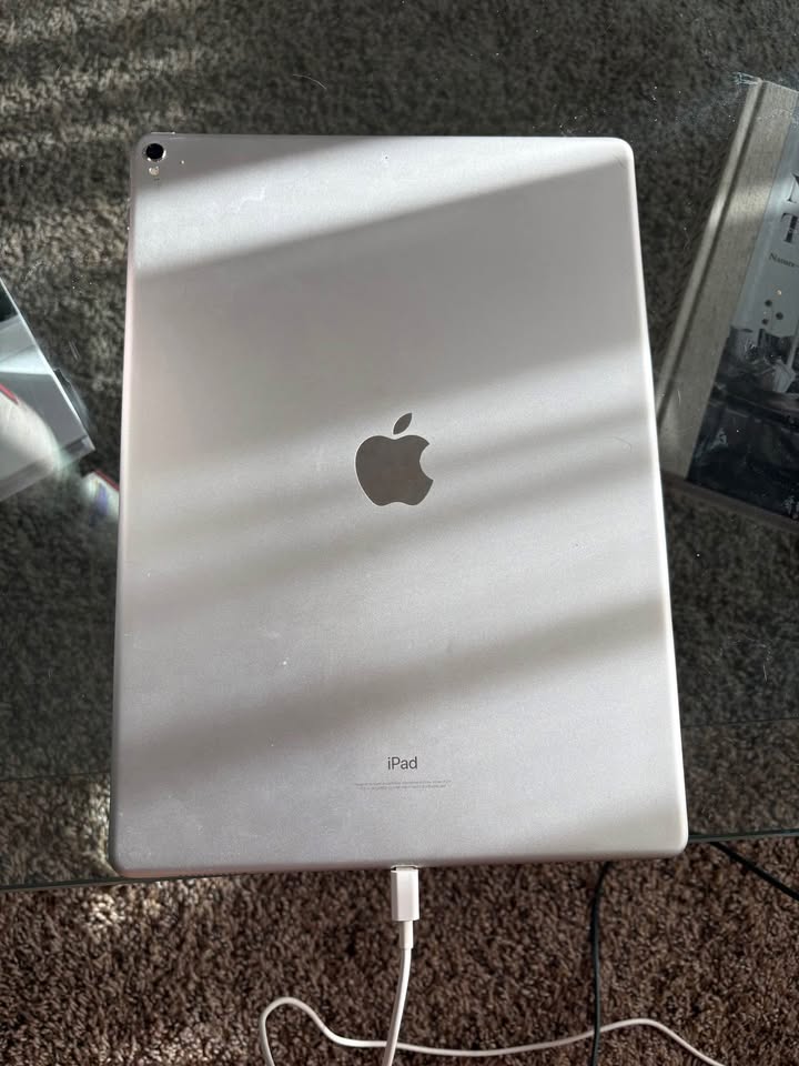 iPad Pro 2nd GEN 64gbs 2 iPad Pro 2nd GEN 64gbs