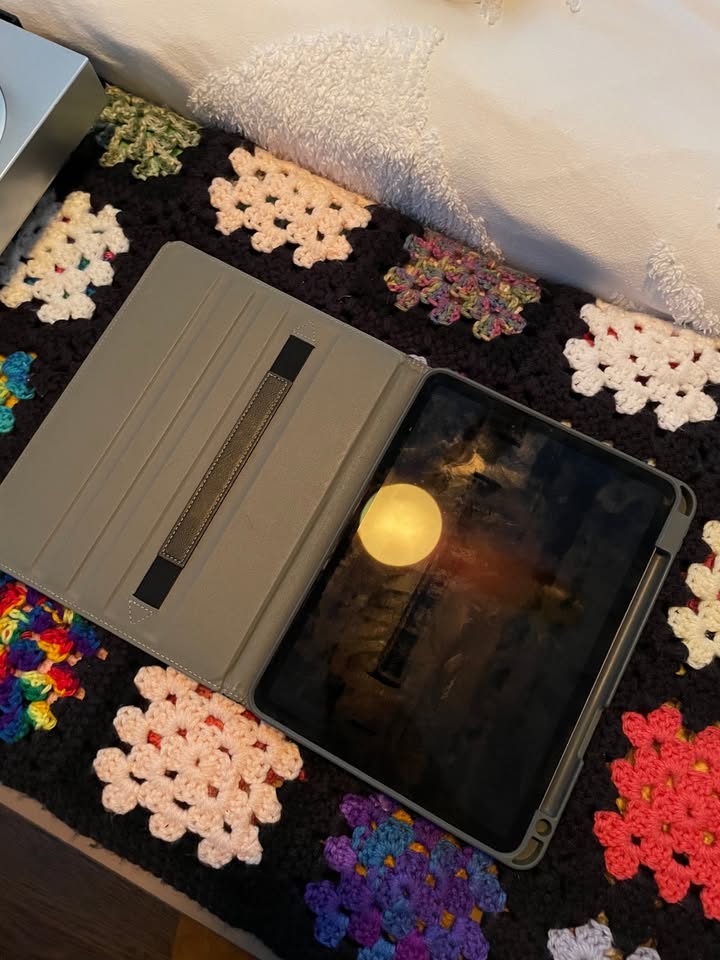 iPad Air 10.9" 4thGen 64GB / Space Grey / Leather Case included 3 iPad Air 10.9" 4thGen 64GB / Space Grey / Leather Case included