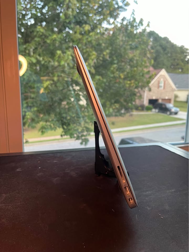 Refurbished Apple Laptop MacBook Air 2017 i7 2 Refurbished Apple Laptop MacBook Air 2017 i7