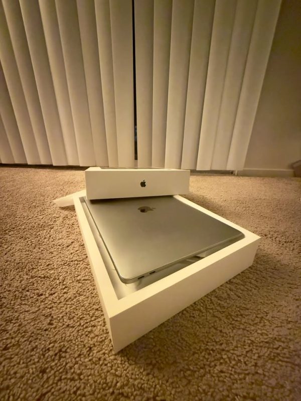 Apple Macbook Air M1 (Student Discount Available)