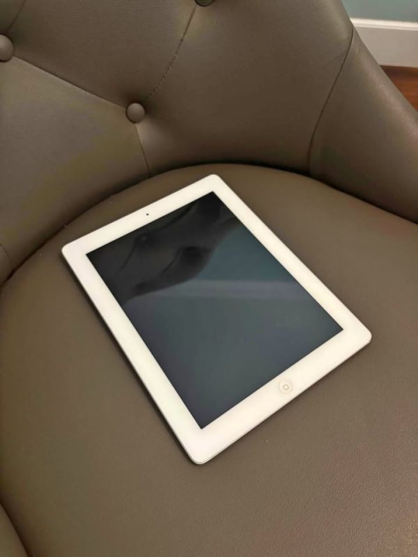 iPad 2nd Generation (White)