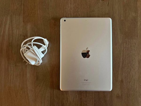 Apple iPad (6th Generation, 9.7”)