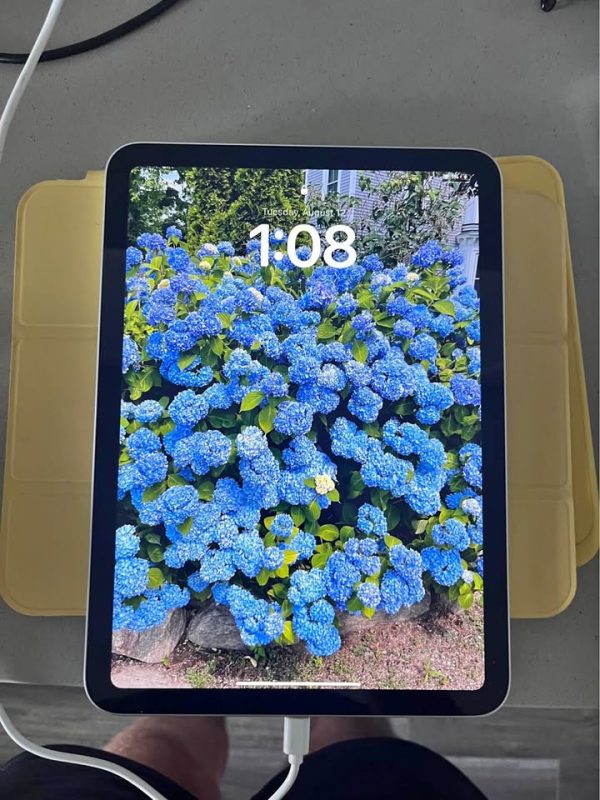 iPad 10th Gen 64GB