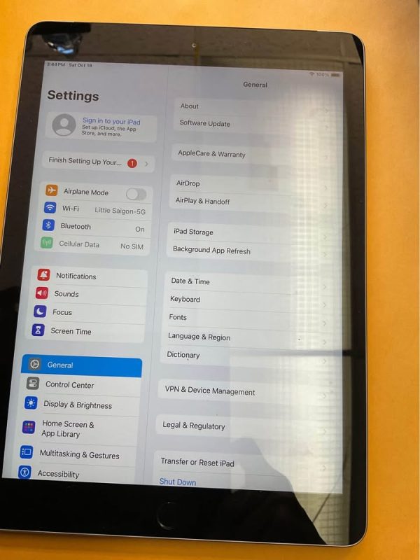 iPad 6, 32 GB with cellular and WiFi