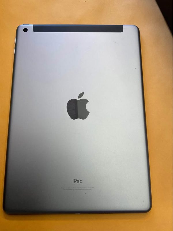 iPad 6, 32 GB with cellular and WiFi