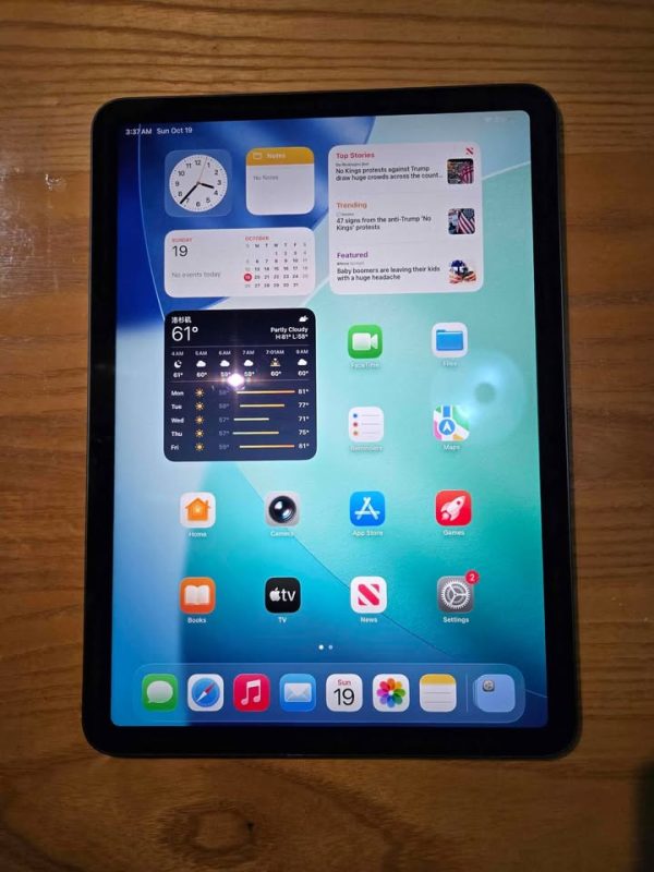 Apple iPad Air 5th Generation 64gb WiFi Space Gray 10.9 Inch