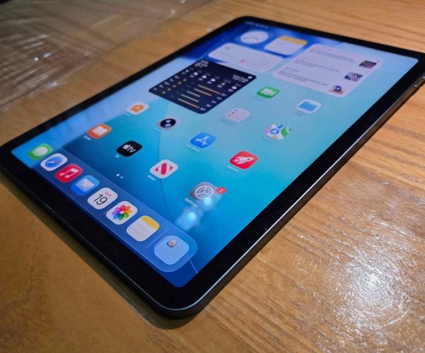 Apple iPad Air 5th Generation 64gb WiFi Space Gray 10.9 Inch