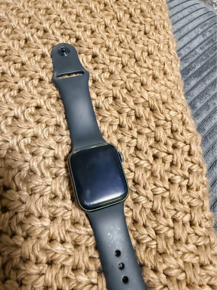 Black Apple Watch Series 6 40mm 2 Black Apple Watch Series 6 40mm