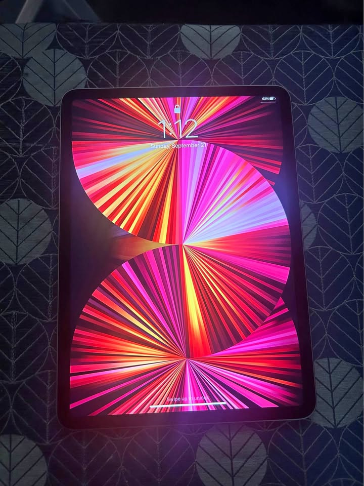 Apple 11 inch iPad Pro 3rd gen - CASH ONLY 5 Apple 11 inch iPad Pro 3rd gen - CASH ONLY