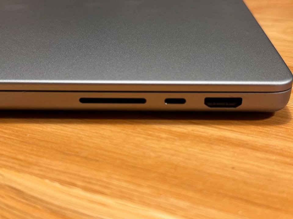 MacBook Pro (M1 Pro) APPLECARE+ to Dec-2026! 1TB SSD! 4 MacBook Pro (M1 Pro) APPLECARE+ to Dec-2026! 1TB SSD!