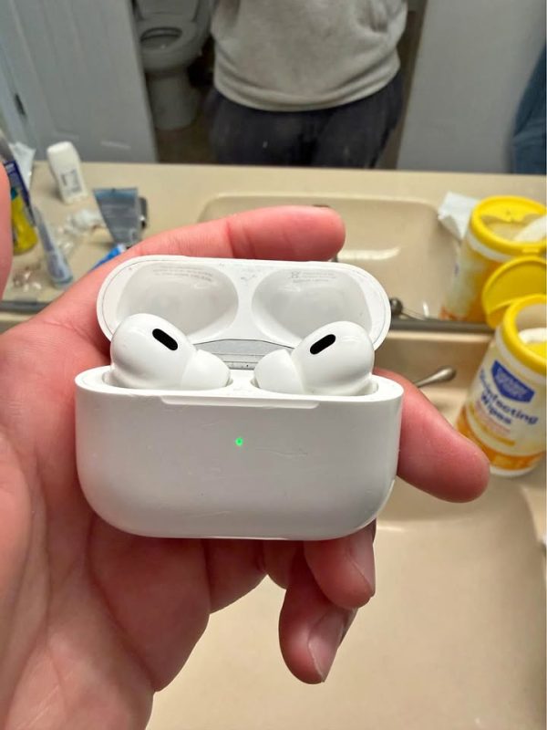 Apple AirPods Pro (2nd Gen) with MagSafe Case + Box – Excellent Condition