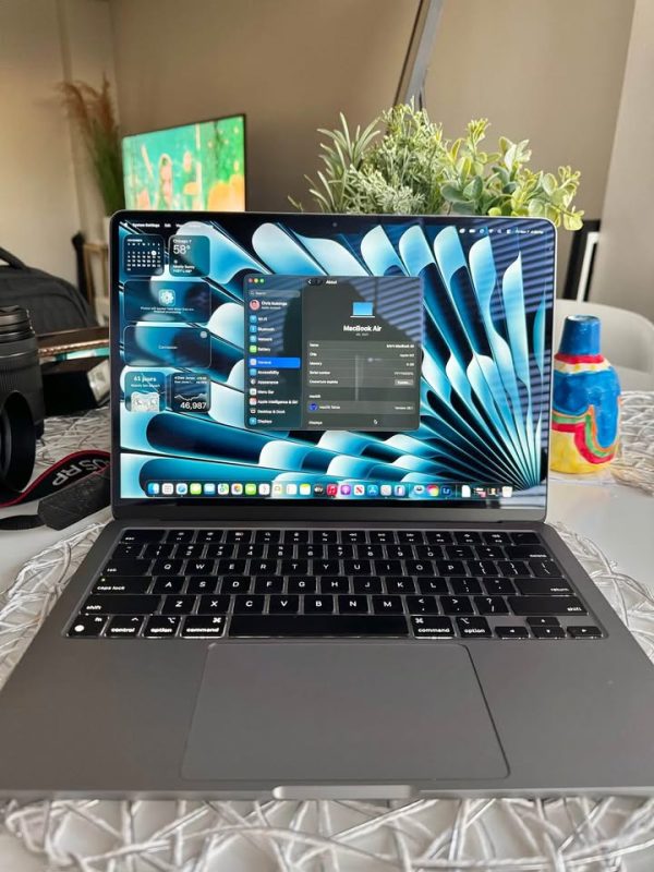 💻 MacBook Air M2 – 256GB SSD – 8GB RAM – New Excellent Condition.