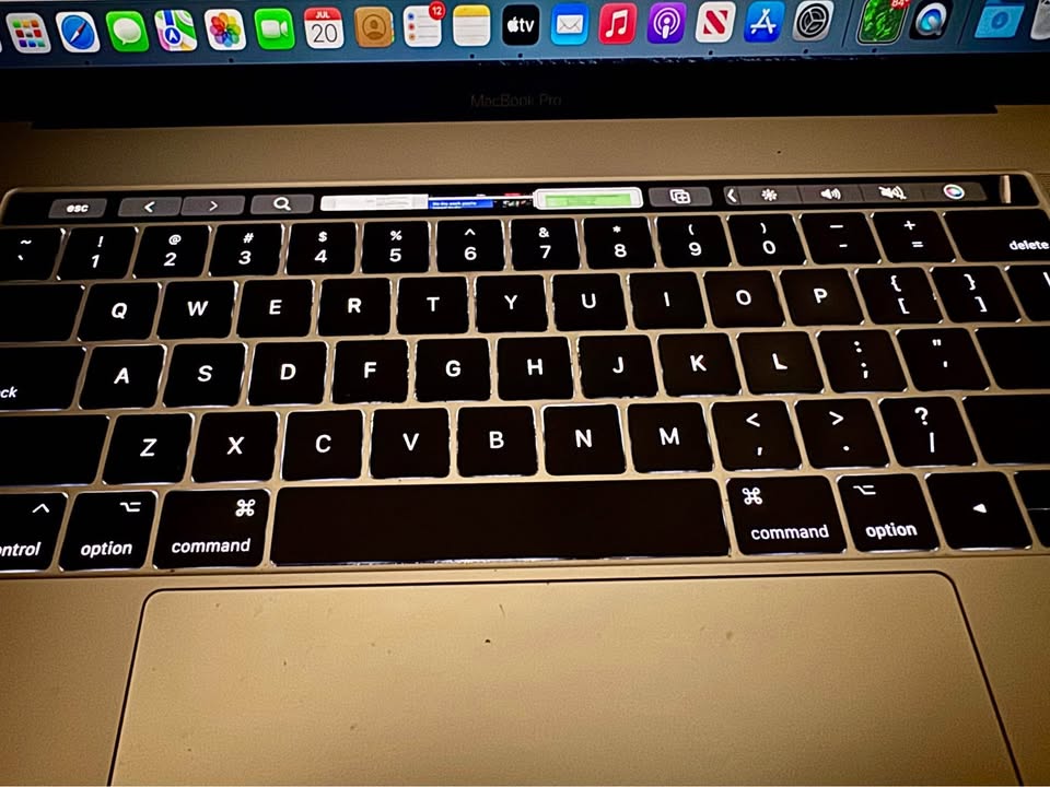 APPLE MACBOOK PRO " CORE I7 " A1707, 2.9 GHz, Late 2016, 15" LAPTOP 1 APPLE MACBOOK PRO " CORE I7 " A1707, 2.9 GHz, Late 2016, 15" LAPTOP