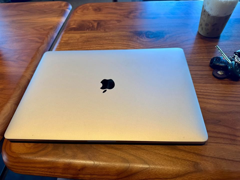 APPLE MACBOOK PRO " CORE I7 " A1707, 2.9 GHz, Late 2016, 15" LAPTOP 3 APPLE MACBOOK PRO " CORE I7 " A1707, 2.9 GHz, Late 2016, 15" LAPTOP