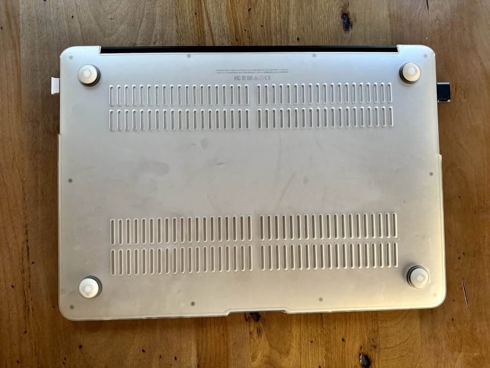 Apple MacBook Air model A1466 2 Apple MacBook Air model A1466