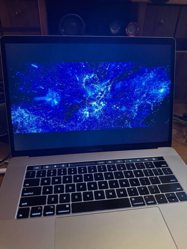 APPLE MACBOOK PRO