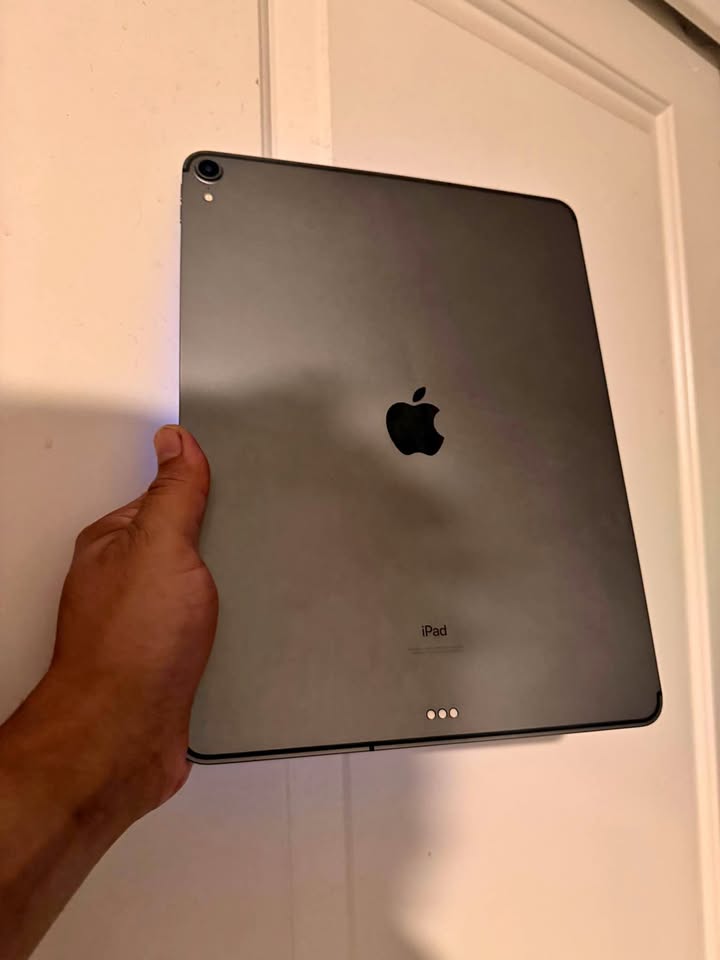 Apple iPad Pro 12.9-inch 3rd generation !!!!!!!!!!!!!!!!!!!Read description !!!!!!!!!!!!!!! 2 Apple iPad Pro 12.9-inch 3rd generation !!!!!!!!!!!!!!!!!!!Read description !!!!!!!!!!!!!!!