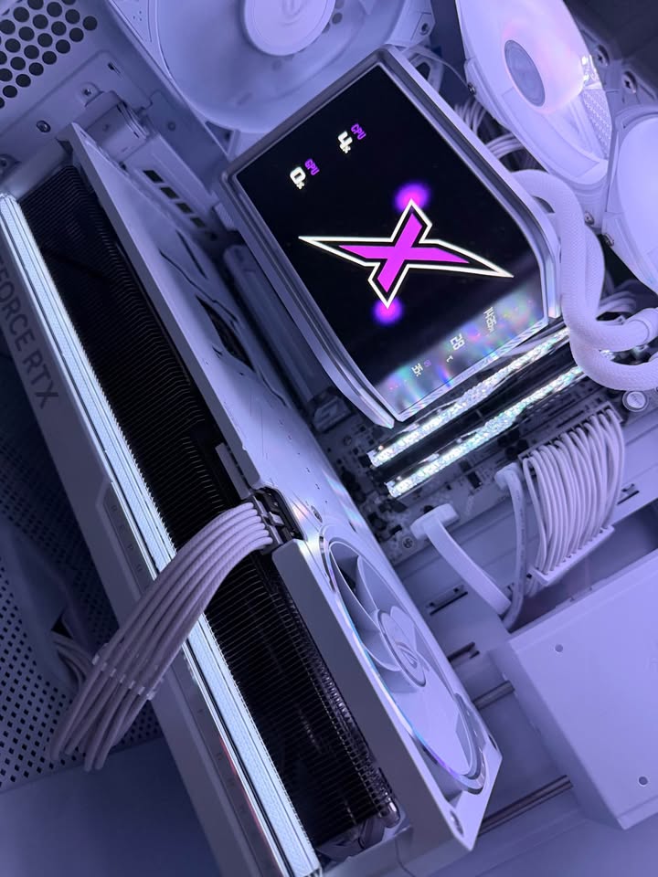 ULTRA HIGH-END Gaming PC – Full ASUS ROG White Edition – ONLY 2 WEEKS OLD 1 ULTRA HIGH-END Gaming PC – Full ASUS ROG White Edition – ONLY 2 WEEKS OLD