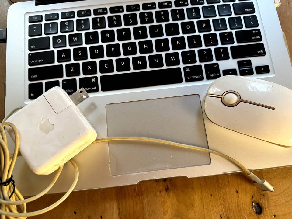 Apple MacBook Air model A1466 5 Apple MacBook Air model A1466