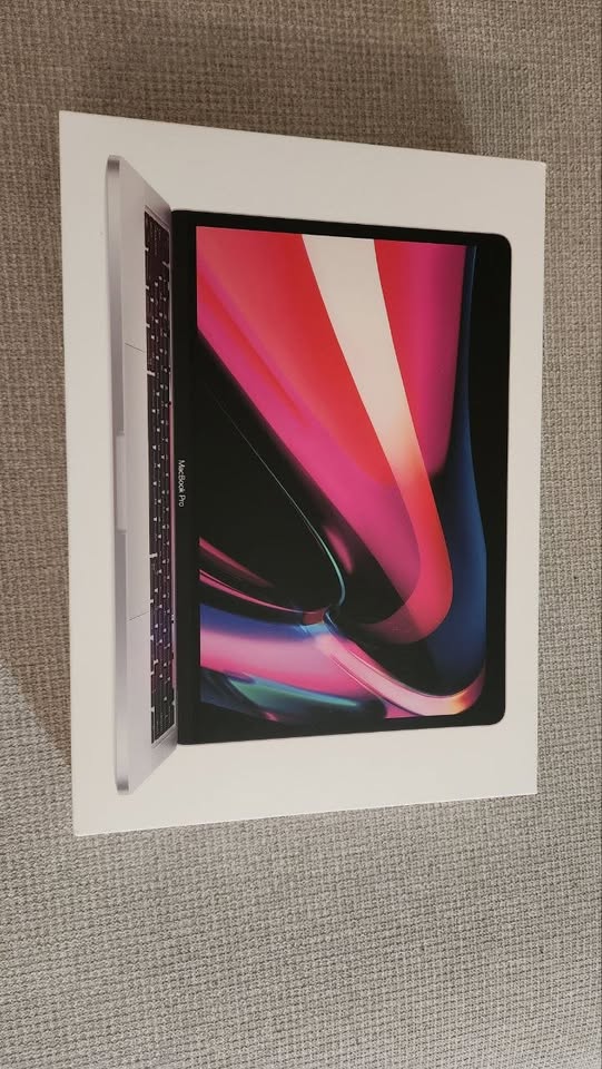 MacBook Pro 13" (M1, 8GB / 256GB) – Immaculate – 166 Cycles – Like New 3 MacBook Pro 13" (M1, 8GB / 256GB) – Immaculate – 166 Cycles – Like New