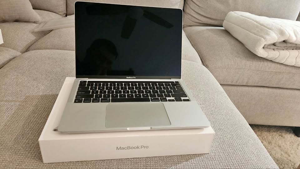 MacBook Pro 13" (M1, 8GB / 256GB) – Immaculate – 166 Cycles – Like New 4 MacBook Pro 13" (M1, 8GB / 256GB) – Immaculate – 166 Cycles – Like New