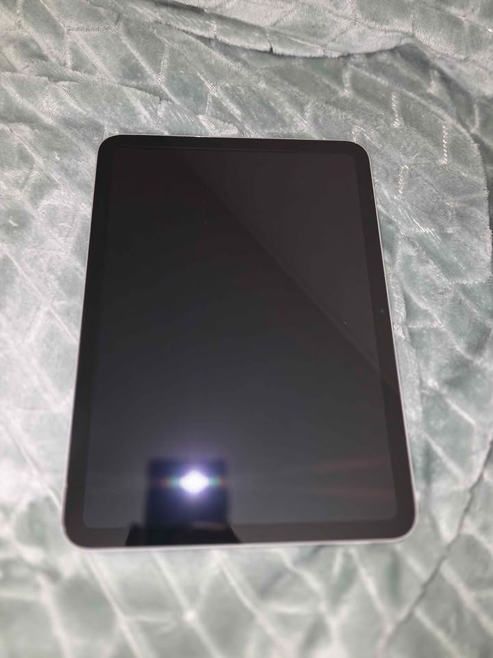 iPad 10th Generation 64 GB w/ Apple Pen (USB-C) & Case 2 iPad 10th Generation 64 GB w/ Apple Pen (USB-C) & Case