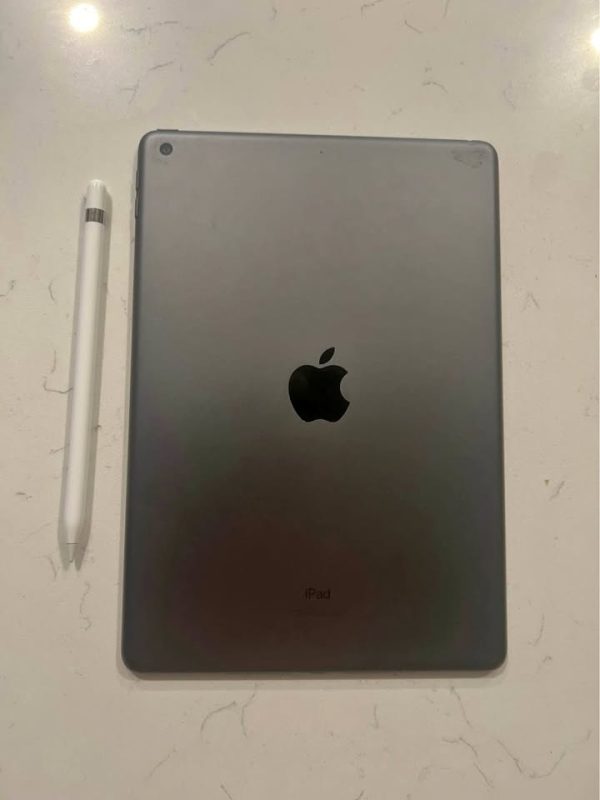 iPad 9th Gen 64 GB (Selling for parts)