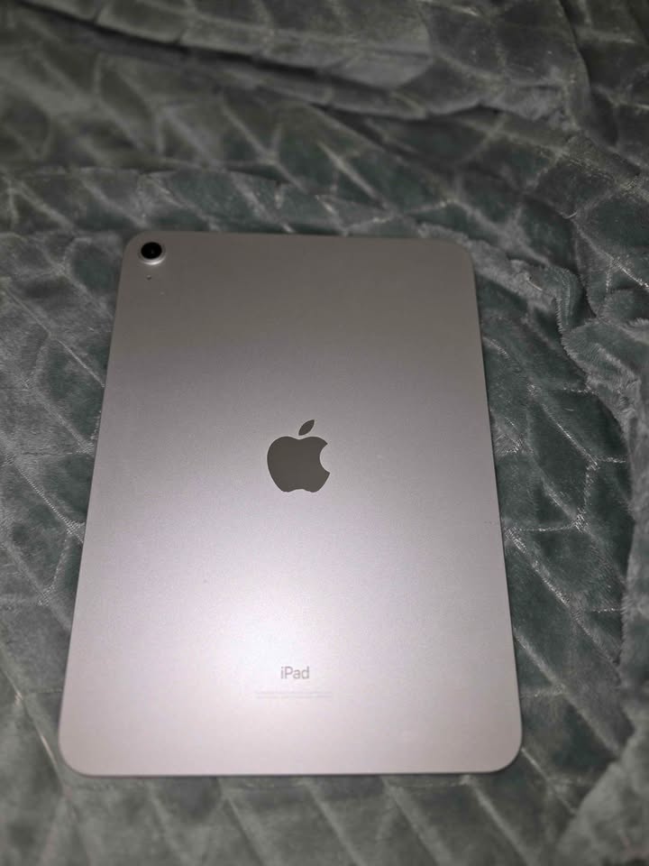 iPad 10th Generation 64 GB w/ Apple Pen (USB-C) & Case 3 iPad 10th Generation 64 GB w/ Apple Pen (USB-C) & Case