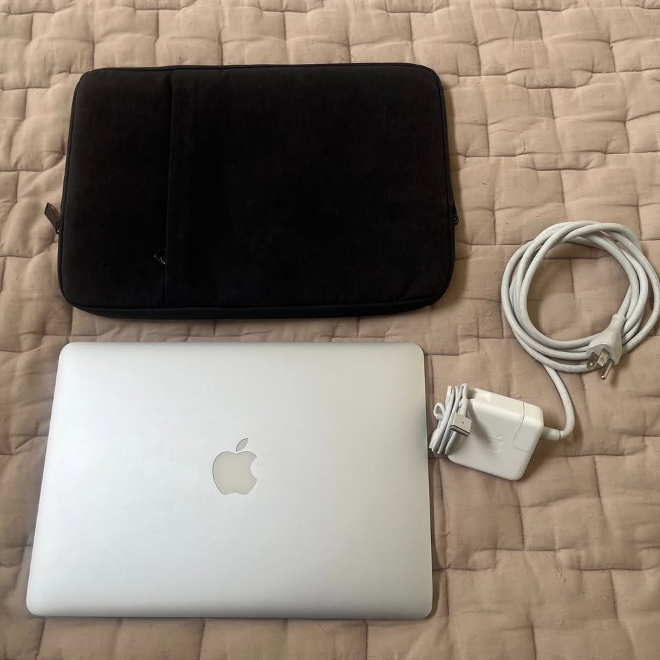 APPLE MacBook Air 13" (Mid-2013) - i7 • NEW Battery • Charger + Case 4 APPLE MacBook Air 13" (Mid-2013) - i7 • NEW Battery • Charger + Case