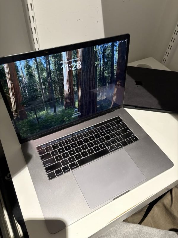 Macbook Pro (2019) 15" – I9 2.3ghz • 560x – 16gb Ram 512gb Ssd – Space Gray