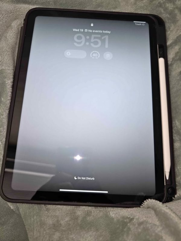 iPad 10th Generation 64 GB w/ Apple Pen (USB-C) & Case