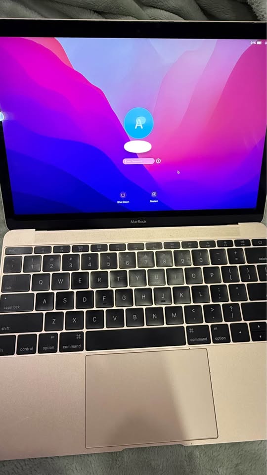 Apple MacBook 3 Apple MacBook