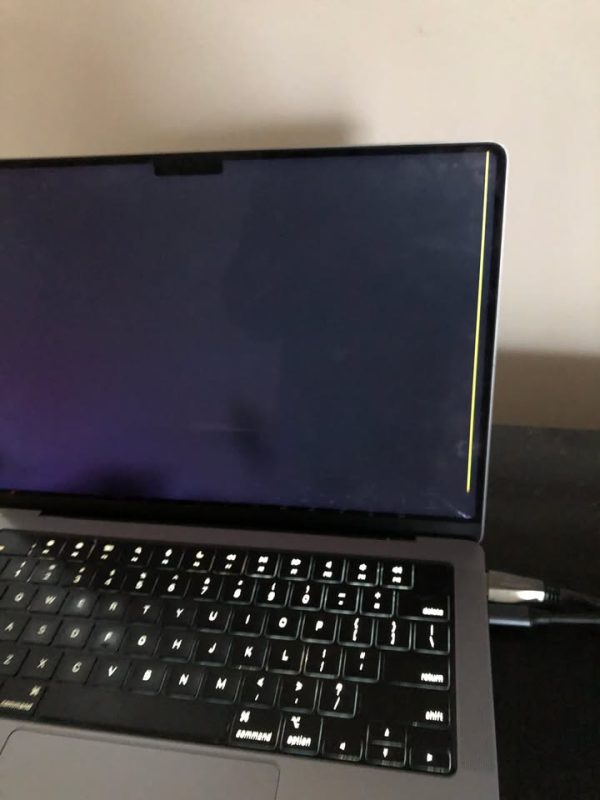 14" MacBook Pro 2021 *broken screen*