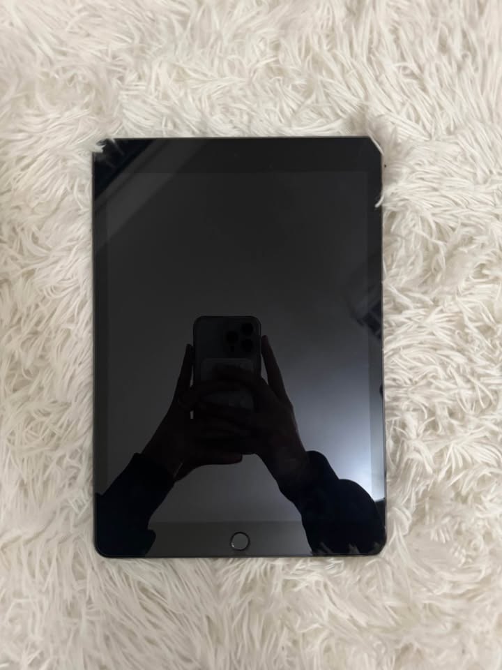 Model: iPad 1 Model: iPad