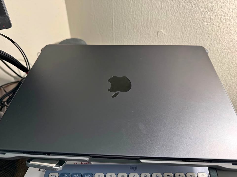 2 Months Old:Apple 2024 MacBook Pro Laptop with M4 chip with 10‑core CPU and 10‑core GPU, 14.2-in 1 2 Months Old:Apple 2024 MacBook Pro Laptop with M4 chip with 10‑core CPU and 10‑core GPU, 14.2-in