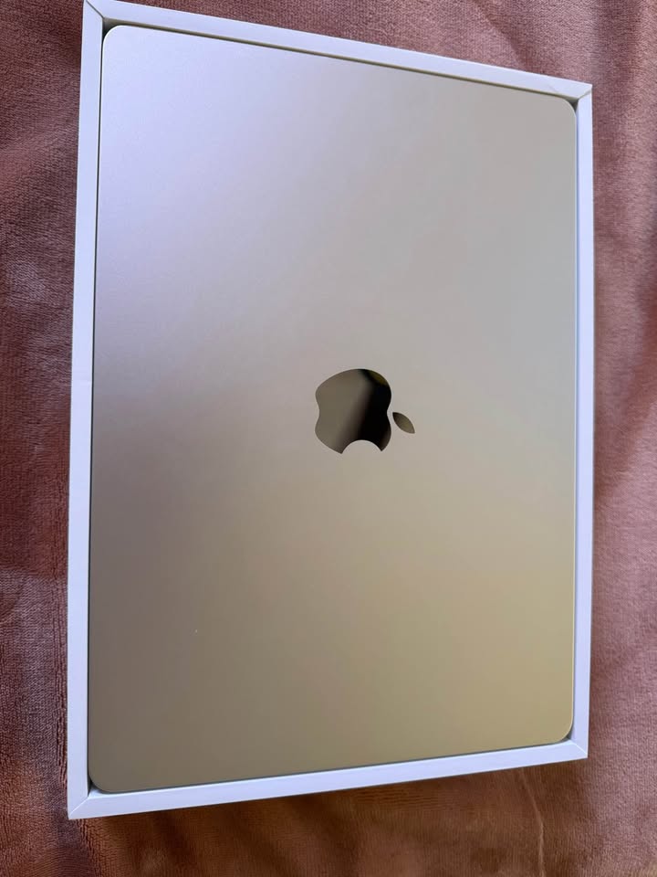 Apple - MacBook Air 13-inch Laptop - Apple M3 chip (2024) 3 Apple - MacBook Air 13-inch Laptop - Apple M3 chip (2024)