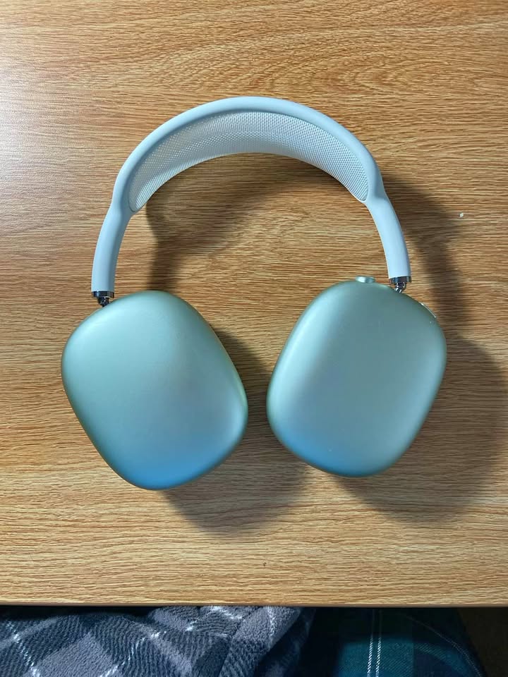 Apple AirPods Max 6 Apple AirPods Max