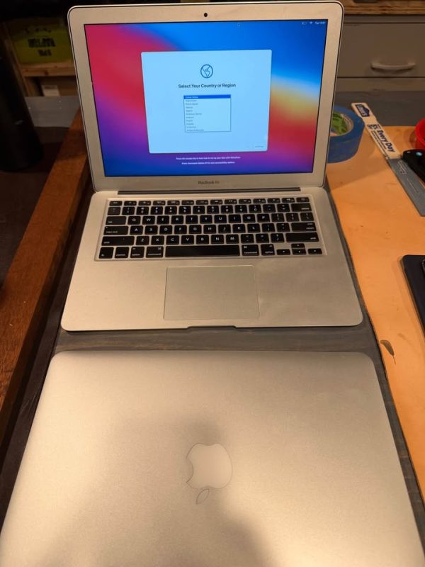 Apple MacBook Pro, Air and iPad