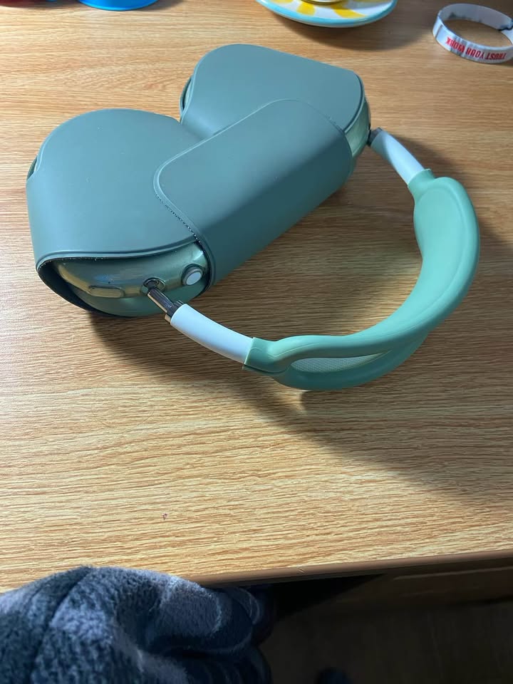 Apple AirPods Max 7 Apple AirPods Max