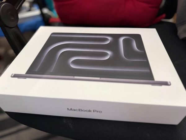 2 Months Old:Apple 2024 MacBook Pro Laptop with M4 chip with 10‑core CPU and 10‑core GPU, 14.2-in