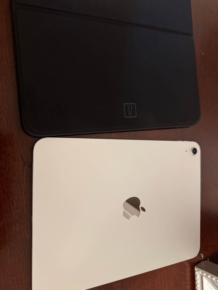 For sell Apple ipad A16 11Generation 1 For sell Apple ipad A16 11Generation