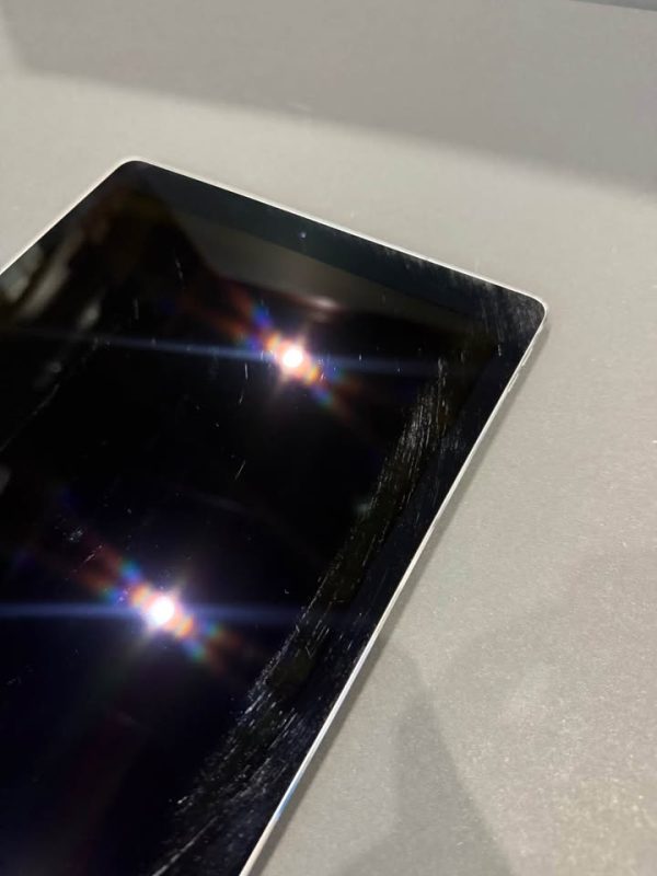 Ipad Pro 2nd Gen 12.9” 256GB Storage Wifi + Cellular Unlocked ( Cosmetic )