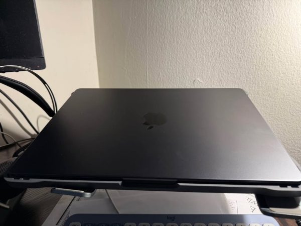 2 Months Old:Apple 2024 MacBook Pro Laptop with M4 chip with 10‑core CPU and 10‑core GPU, 14.2-in
