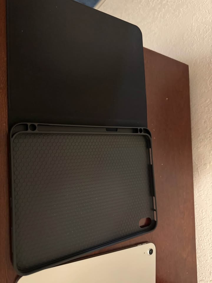 For sell Apple ipad A16 11Generation 3 For sell Apple ipad A16 11Generation